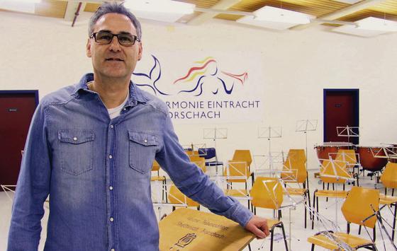 Dirigent Suso Mattle im Proberaum der Stadtharmonie Eintracht